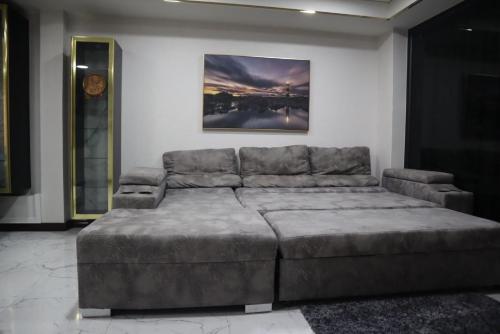 0221q12000o6v17ifeea8_z_1280_720_r5